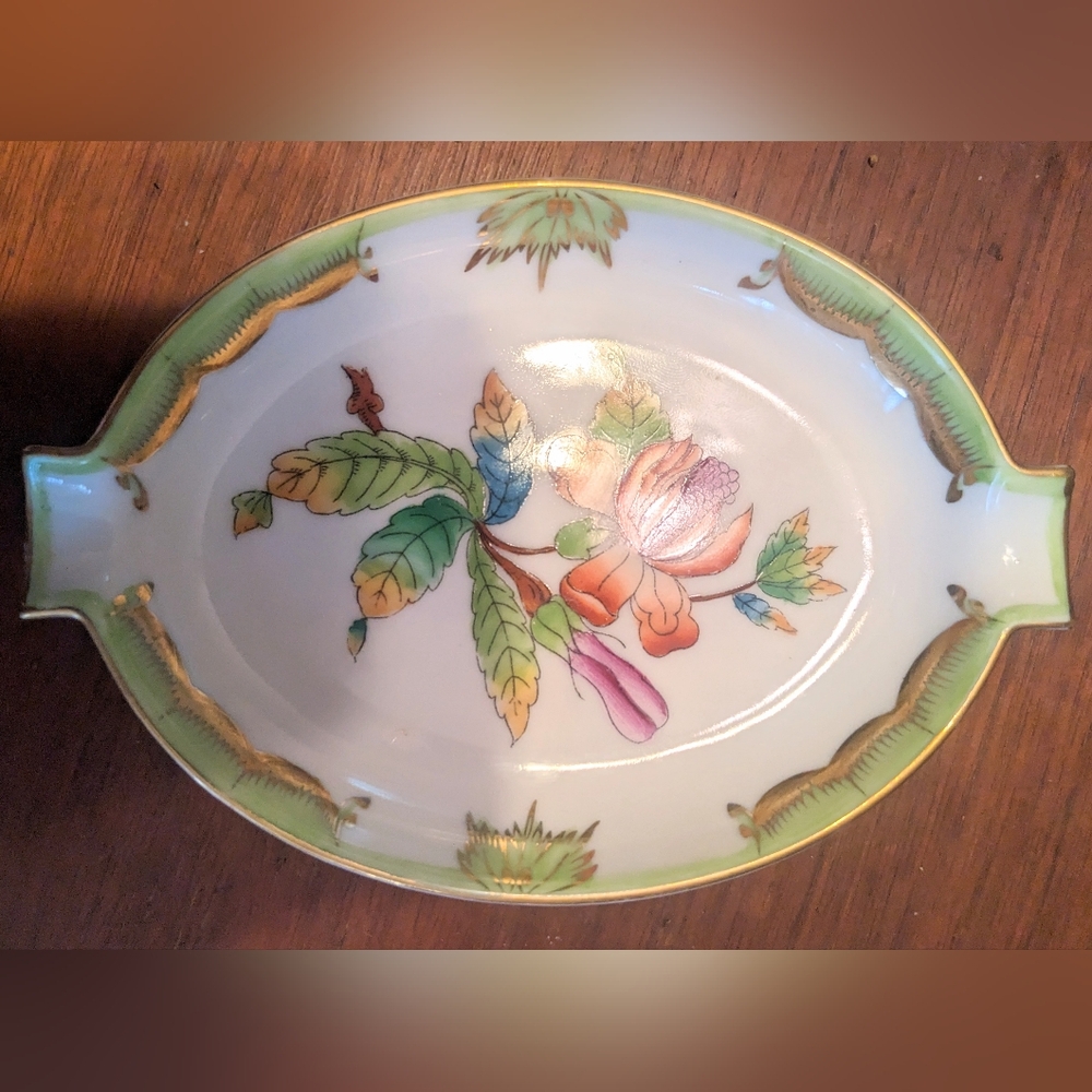 Herend Hungary vintage Queen Victoria Ash tray